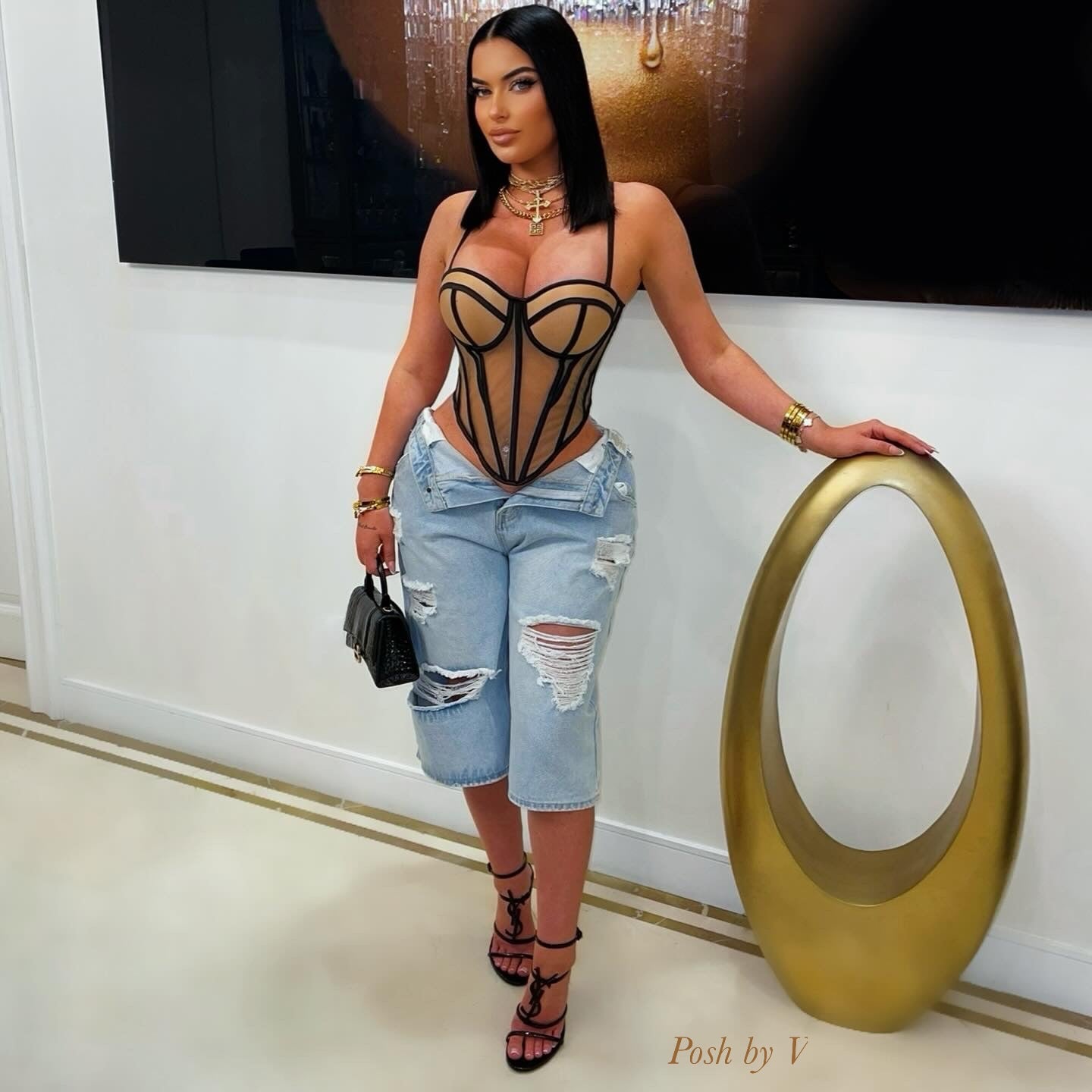 Distressed denim shorts (Blue)